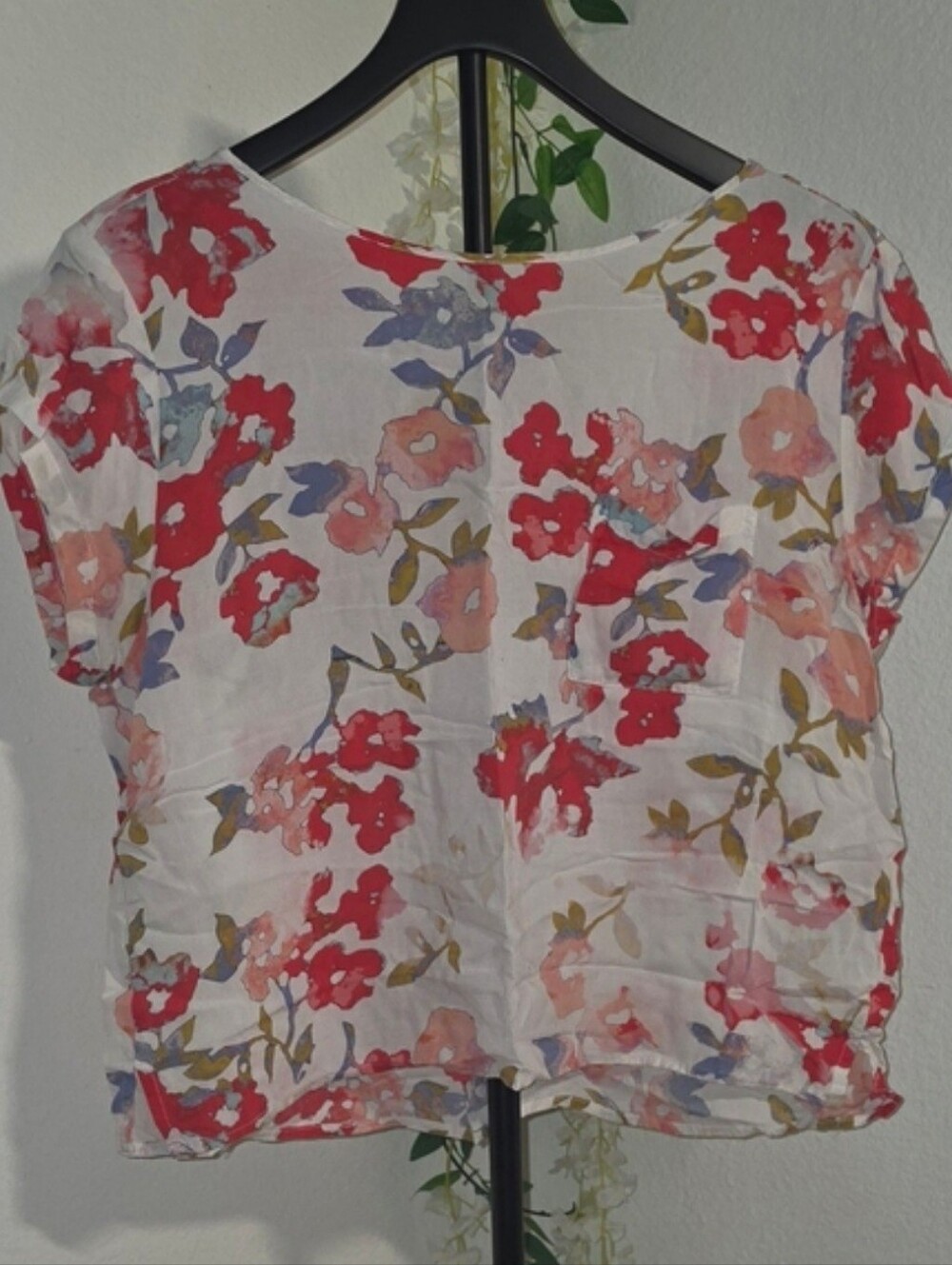 bp White Floral Short Sleeve Boxy Blouse with Red and Pink Flowers